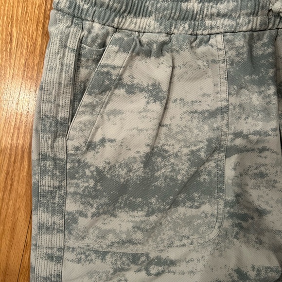 Athleta Farallon shorts - Picture 4 of 4